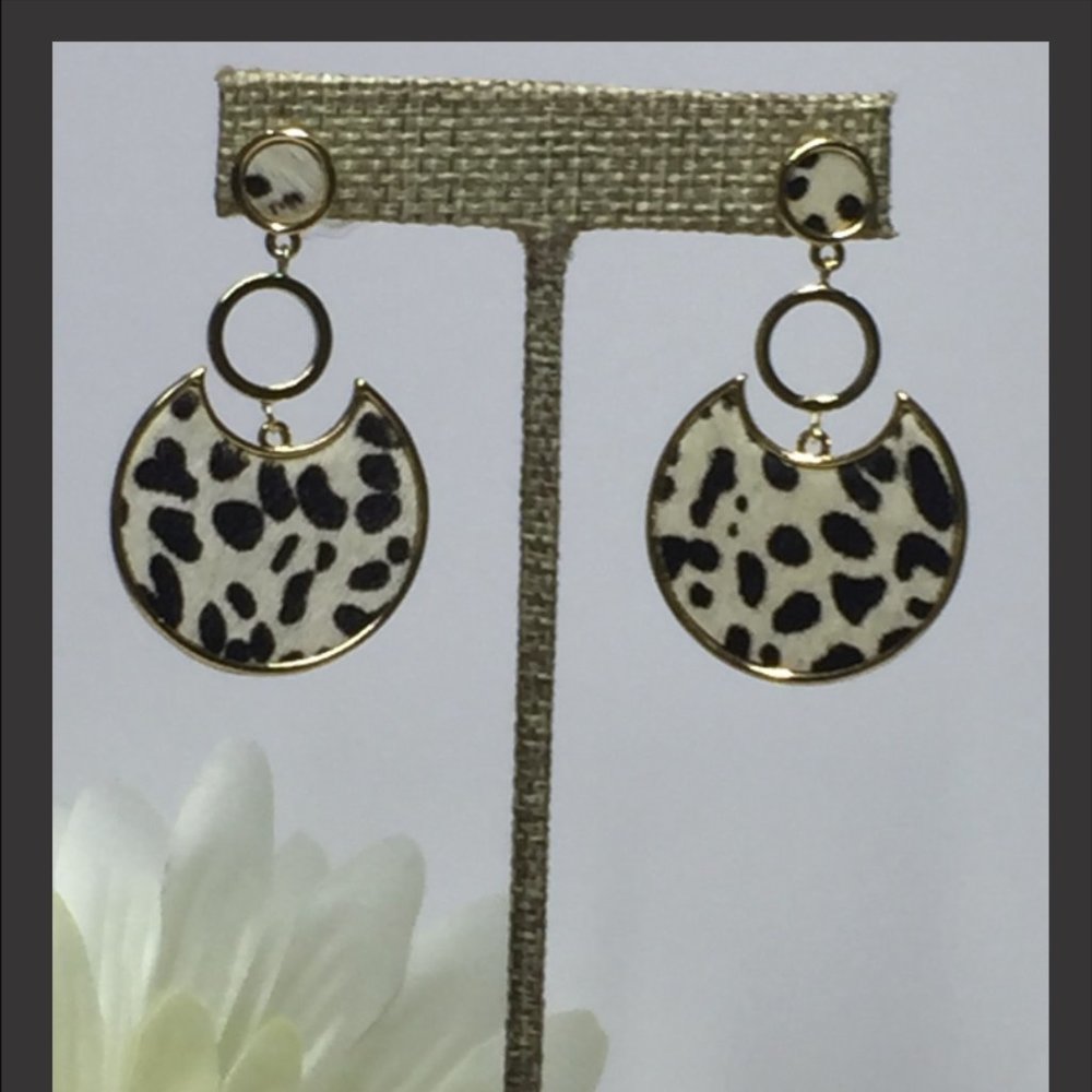 🆕❤️Cheetah Round Earrings